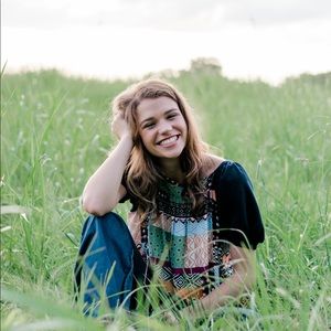 Meet your Posher, Claudia